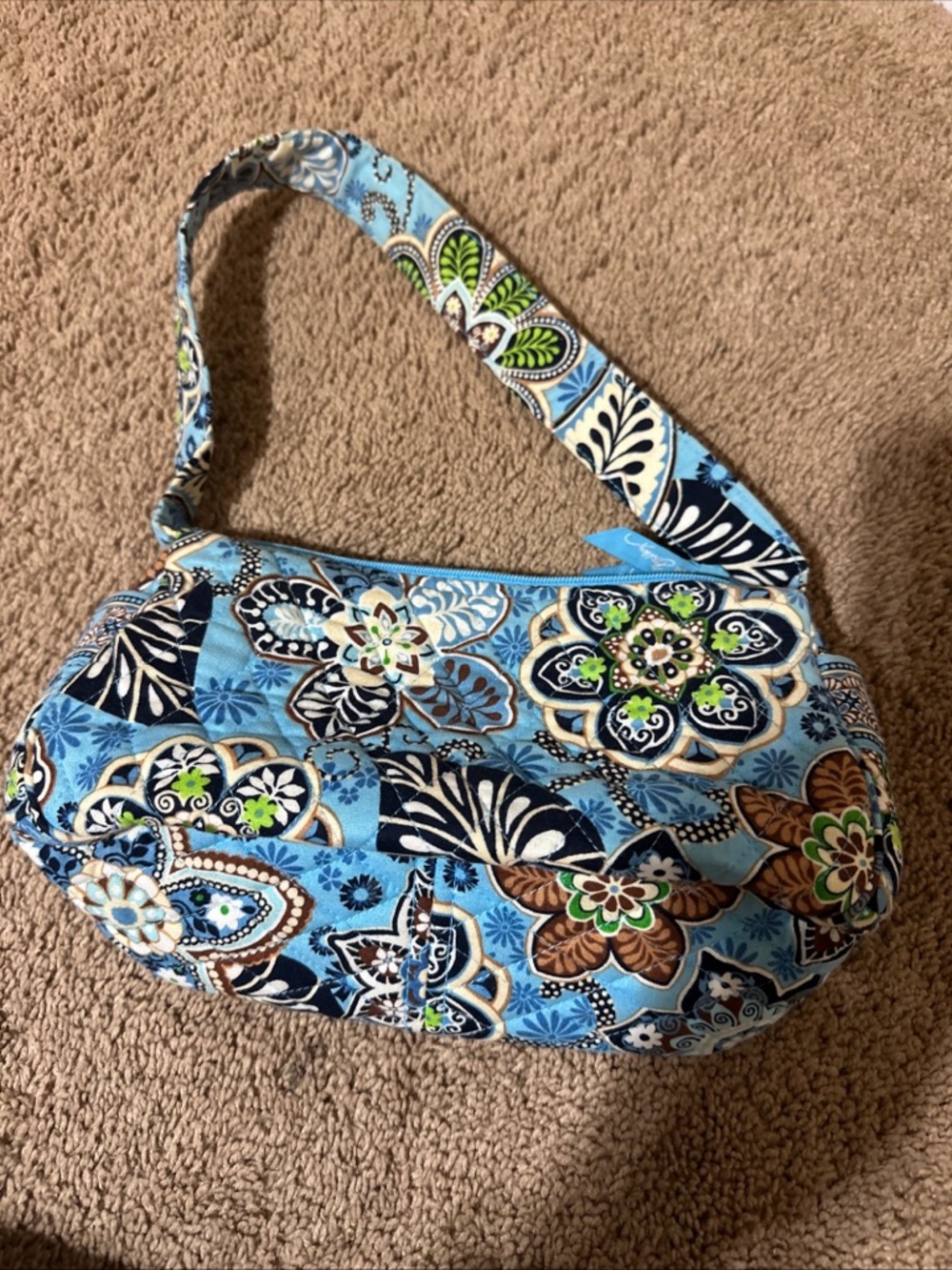 Vera Bradley Floral Quilted Shoulder Bag  Zipper Closure Retired Bali Blue Purse